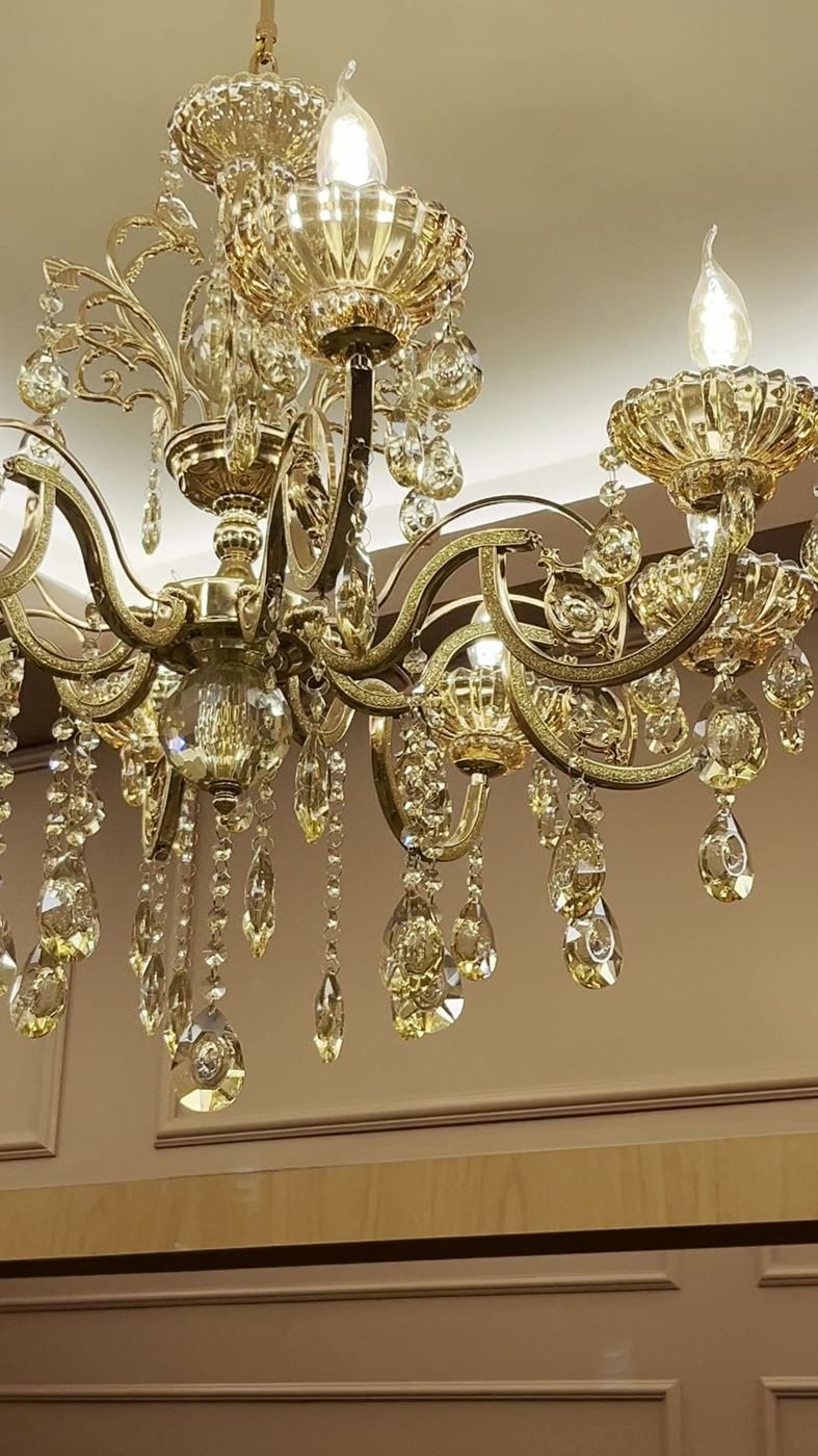 Lustre de cristal dourado